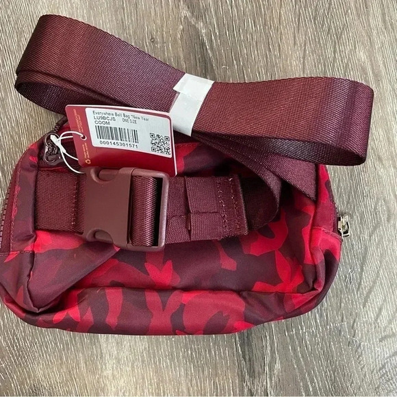 LULULEMON everywhere belt bag Lunar New Year 2023 - Picture 5 of 5